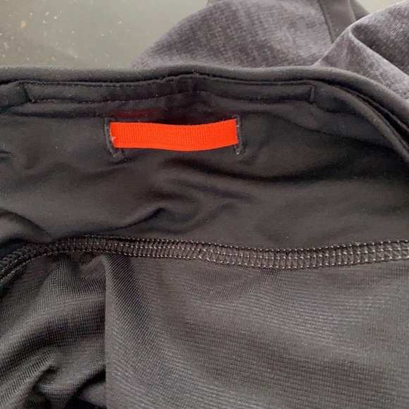 Lululemon Speed-Up shorts 2.5 inches - Picture 4 of 6